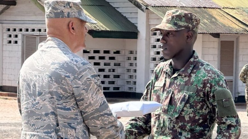 Waarnemend bevelhebber Van Huisduinen prijst doorzettingsvermogen nieuwe soldaten