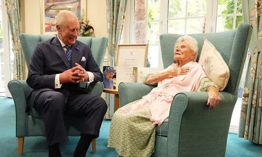 Koning Charles straalt bij ontmoeting met oudste persoon ter wereld (116): “Alle meisjes ware