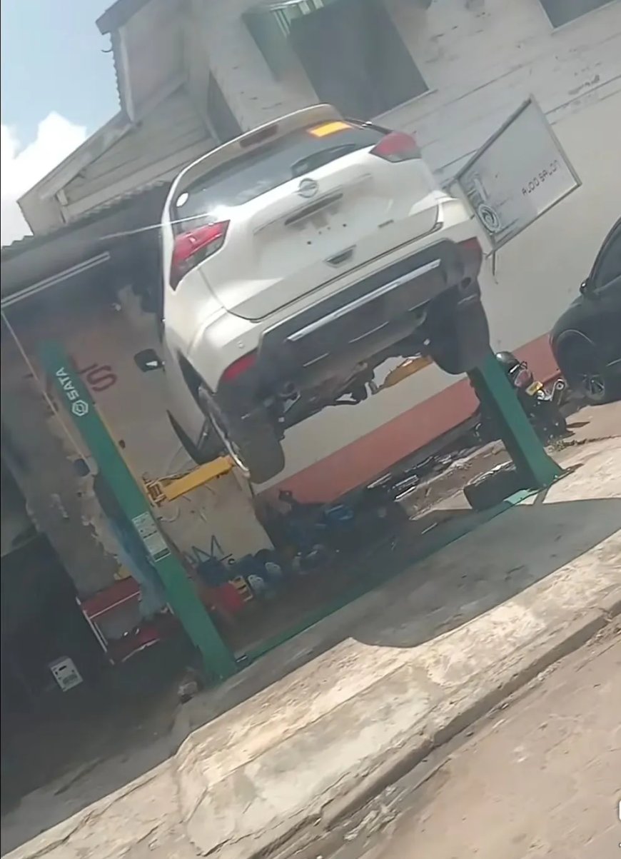 Ergernis bij voetgangers doordat het trottoir gebruikt wordt als werkplaats 