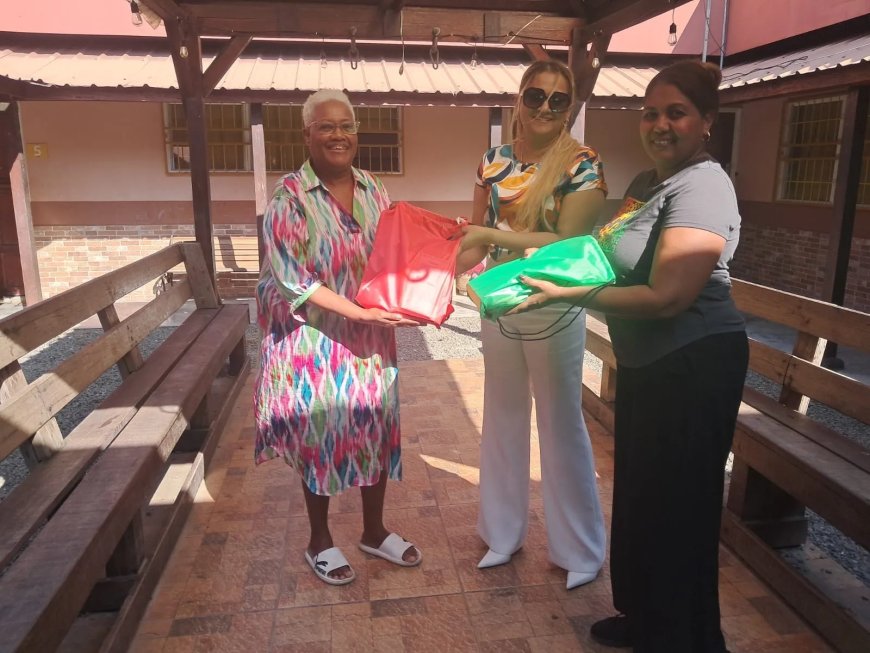 Stichting Raksha Cataleya organiseert weer schoolpakketten project