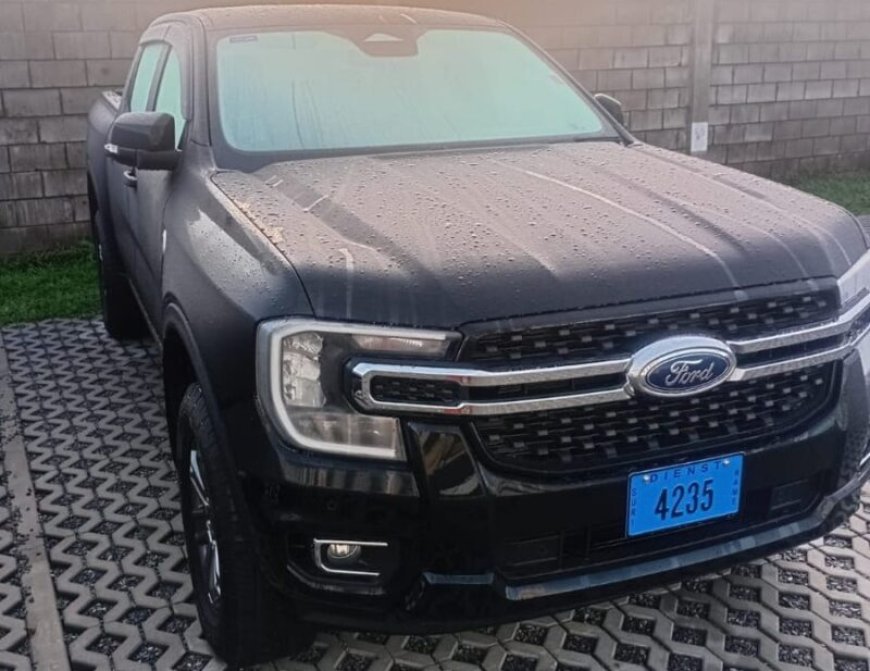 Ex-minister Ramadhin zal via rechtszaak eisen dat Misiekaba woorden terugtrekt: ‘Hij is een l