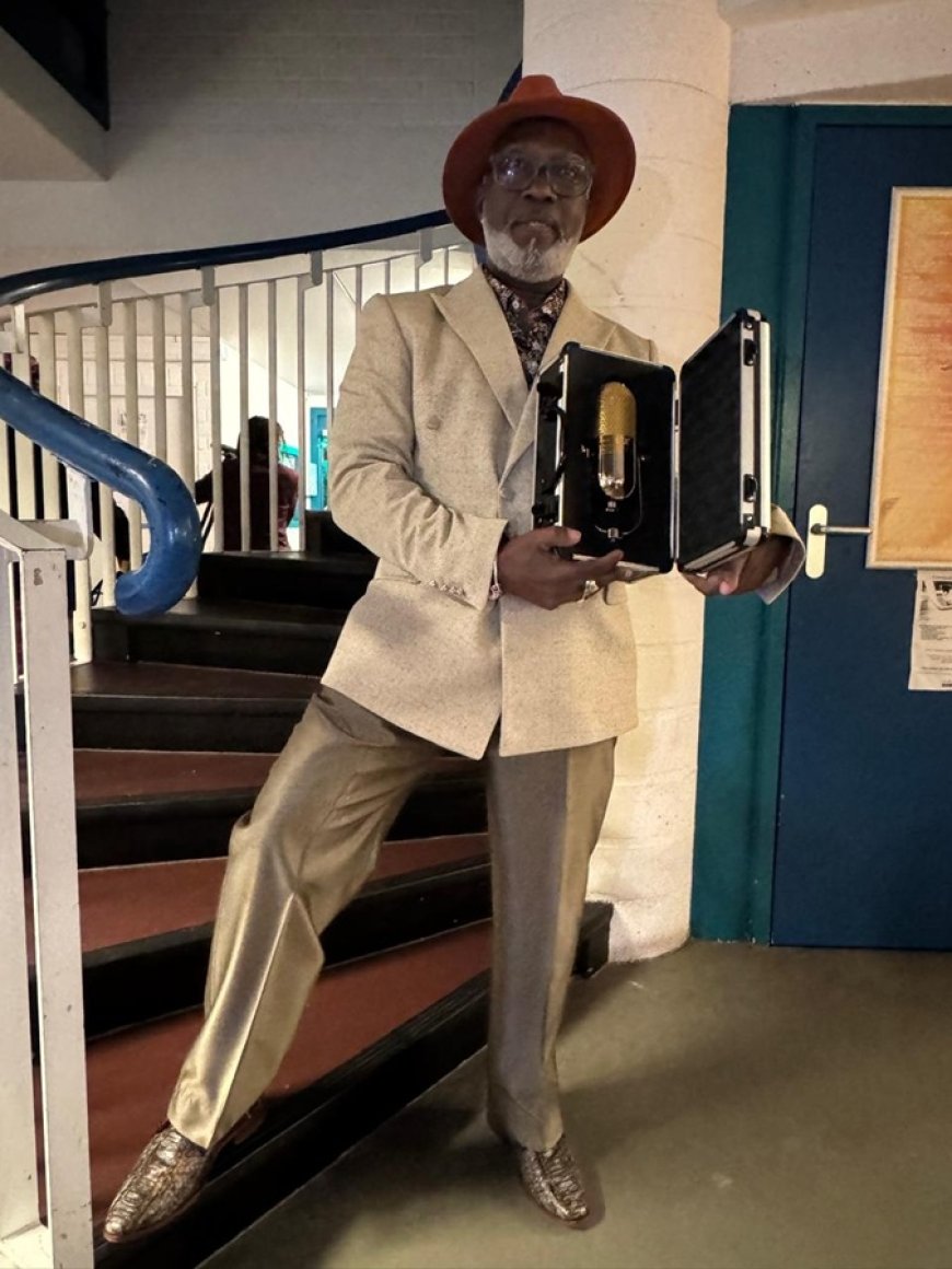 Iwan Esseboom geëerd met Pop Oeuvreprijs: ‘Ik ben blij dat ik eindelijk zoiets heb mogen meem