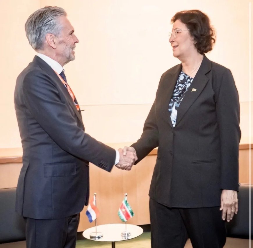 Nederlands demissionair premier Schoof aanwezig bij viering 50 jaar onafhankelijkheid