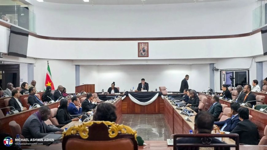 Nationale Assemblee eert Djwalapersad