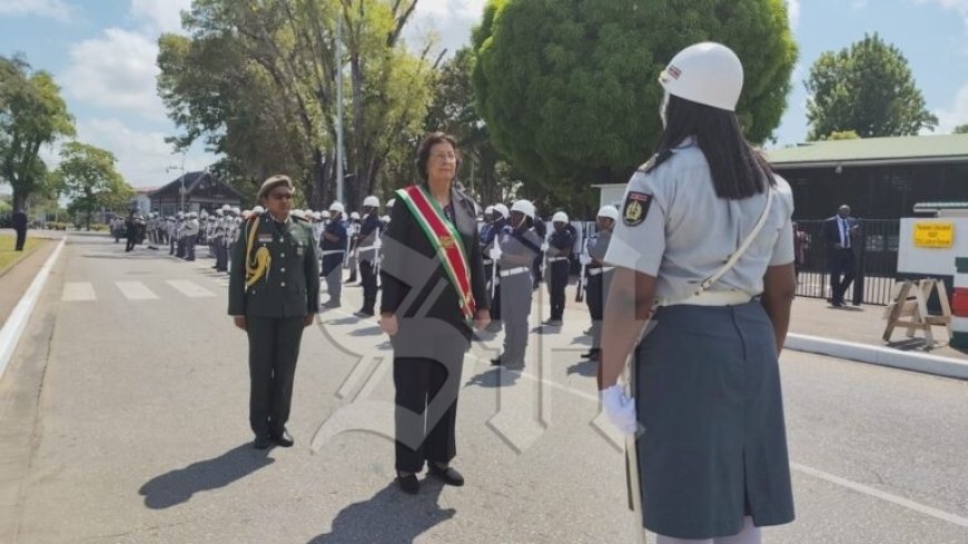 Simons zet in op versterking instituties en hervorming kiesstelsel