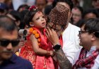 Opmerkelijk – 2-jarig meisje gekozen in Nepal als nieuwe levende godin, aanbeden door hindoes