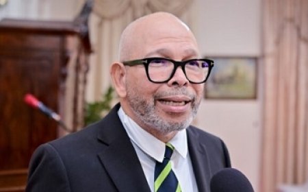 Onderwijsminister pleit voor ouderparticipatie en verbetering scholen binnenland