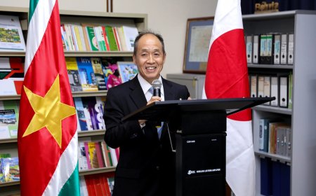 Japan schenkt boeken aan Diplomateninstituut Suriname