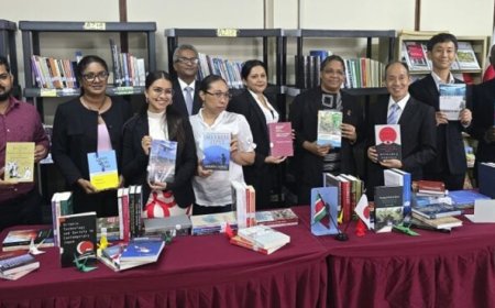 Japan schenkt ongeveer tweehonderd boeken aan Suriname Diplomaten Instituut