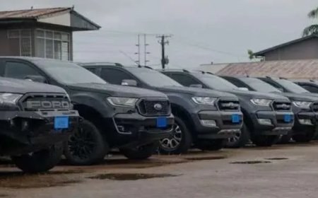 Ex-president Santokhi over kritiek: “Men is kleinzerig bezig”