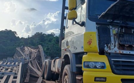 Brug over Coppenamerivier te Witagron ingestort