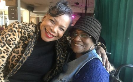 Zangeres Glenda Peters na 38 jaar weer in geboorteland