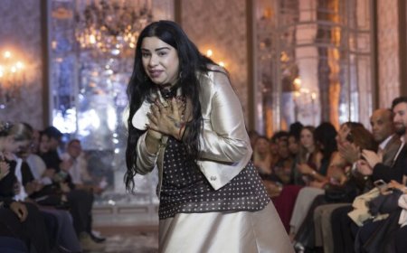 Surinaamse designer Sandhya Manniesing schittert tijdens Paris Fashion Week