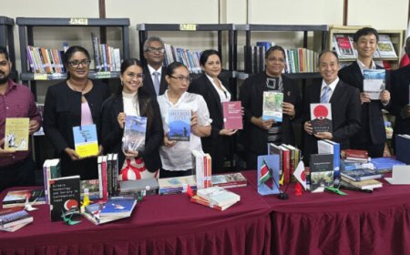 Japan bouwt brug van kennis met schenking aan Suriname Diplomaten Instituut