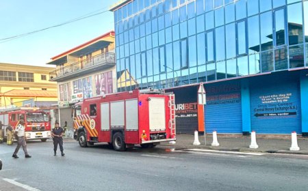 Brand bij gebouw Suribet aan Saramaccastraat snel onder controle