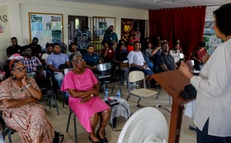 President moedigt jongeren aan zelfstandig en ondernemend te worden