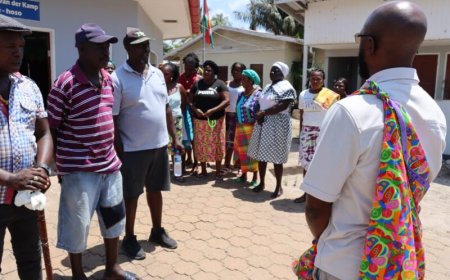 Misiekaba bezoekt Brokopondo voor Gezondheidsbeurs en zijn dorp Nieuw Koffiekamp