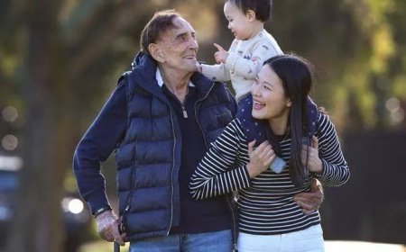 Opmerkelijk – Australiër vader op z’n 92ste: “Ik wil hem 21 jaar zien worden”