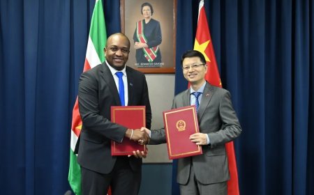 Suriname ontvangt zestien ambulances van China