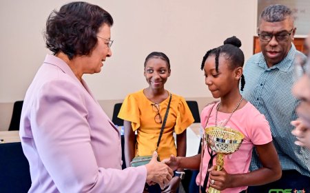 Surinaamse damtalenten geëerd door president Simons