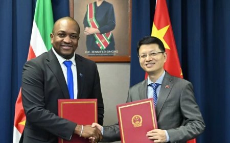 China schenkt Suriname 16 ambulances ter versterking van medische noodhulp