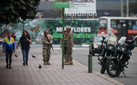Militairen en politie patrouilleren in straten Peruaanse hoofdstad bij ingaan noodtoestand