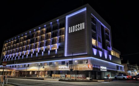 Iconisch Krasnapolsky hotel herleeft in modern ‘Radisson’ jasje