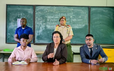 President Simons oriënteert zich op Ewald P. Meyer Lyceum