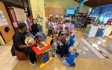 ‘Anansi’ bezoekt peuterschool in Belgrado