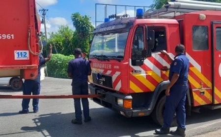Blusvoertuig Brandweer raakt defect op straat