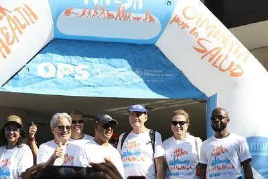 Minister Misiekaba loopt mee met PAHO Walk for Health
