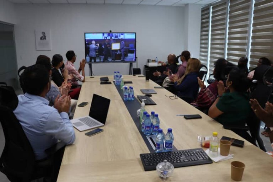 Suriname ontvangt officieel malariacertificaat in Washington D.C.