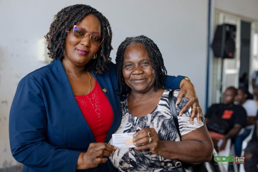 SOZAVO start uitgifte van Moni Karta voor betere toegang tot sociale voorzieningen