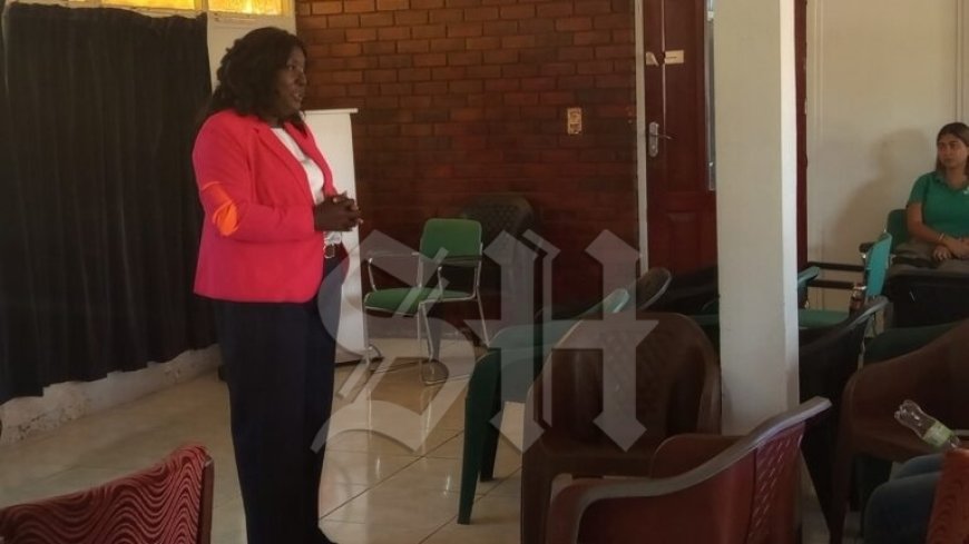 Sterk voor de lens, gebroken vanbinnen: journalisten breken stilzwijgen over trauma en mental