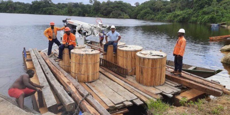 EBS riskeert miljoenenboete na inbeslagname illegale houten stroompalen