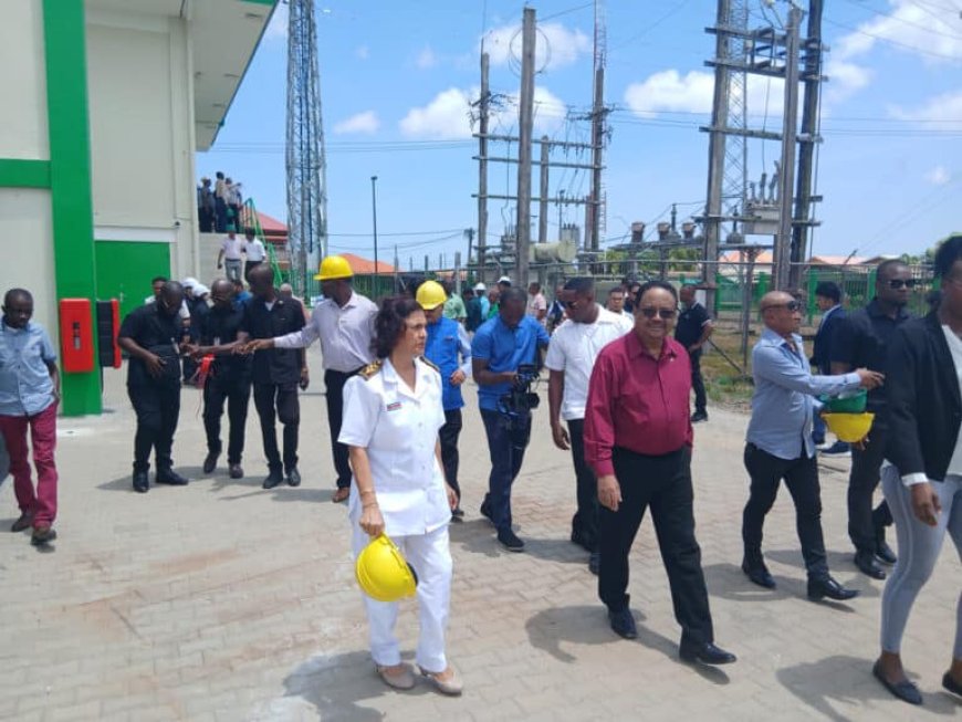 Vice president opent nieuwe Transmissielijn en 2 Onderstations EBS in NIckerie