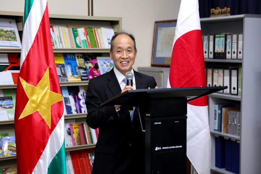 Japan schenkt boeken aan Diplomateninstituut Suriname