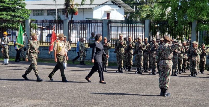 President Geerlings-Simons tegen militairen in Memre Buku-kazerne: ‘U bent de hoeders van onz