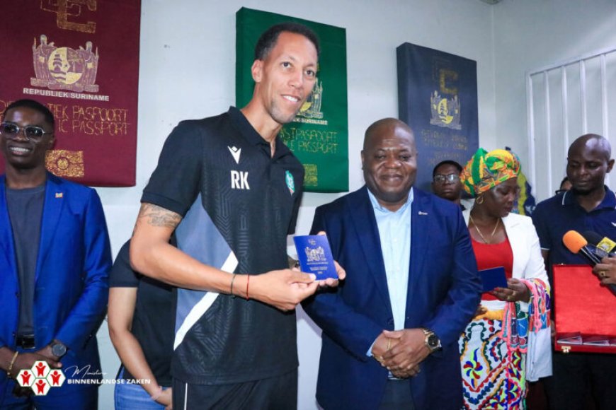 Natio ontvangt e-paspoorten