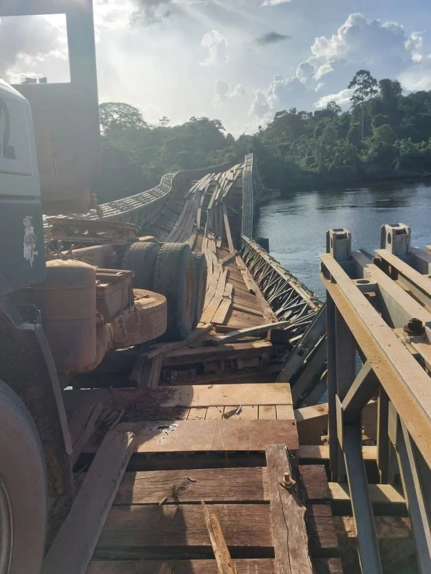 Bitagron-brug ingestort