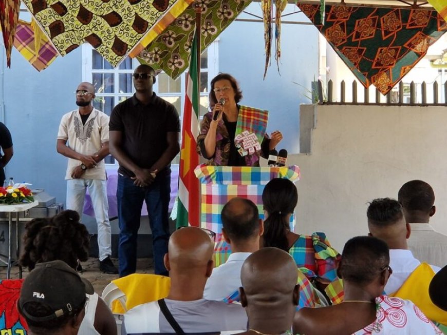 President Geerlings-Simons bij viering Marrondag: ‘Geen enkele groep in dit land mag achterbl