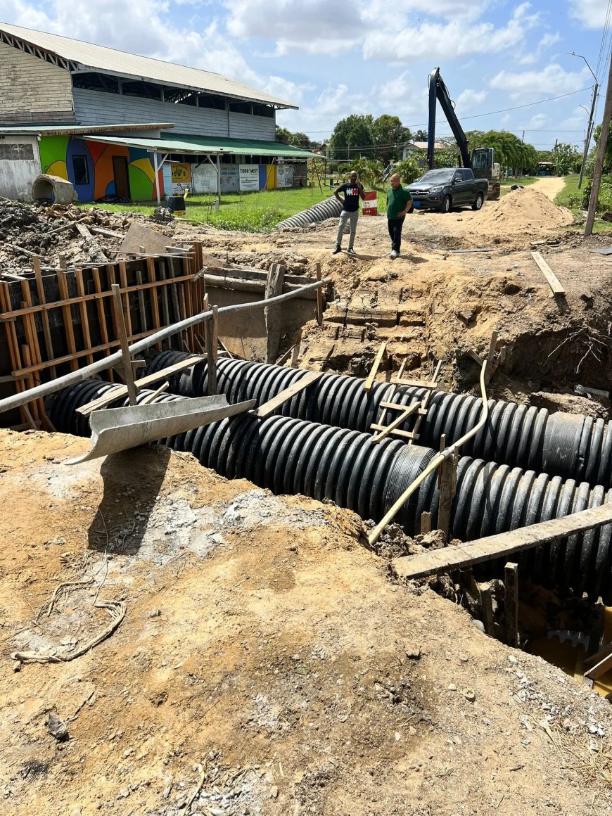 Districtscommissariaat Nickerie inspecteert duurzame  infrastructuurprojecten