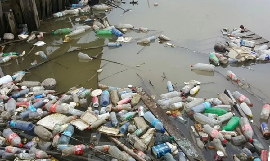 Specifieke wetgeving nodig voor schone bermen en goten in Suriname.