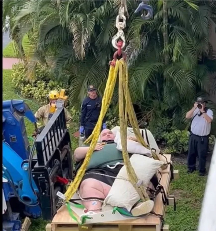 Man van 270 kilo met kraan uit woning gehaald in Florida