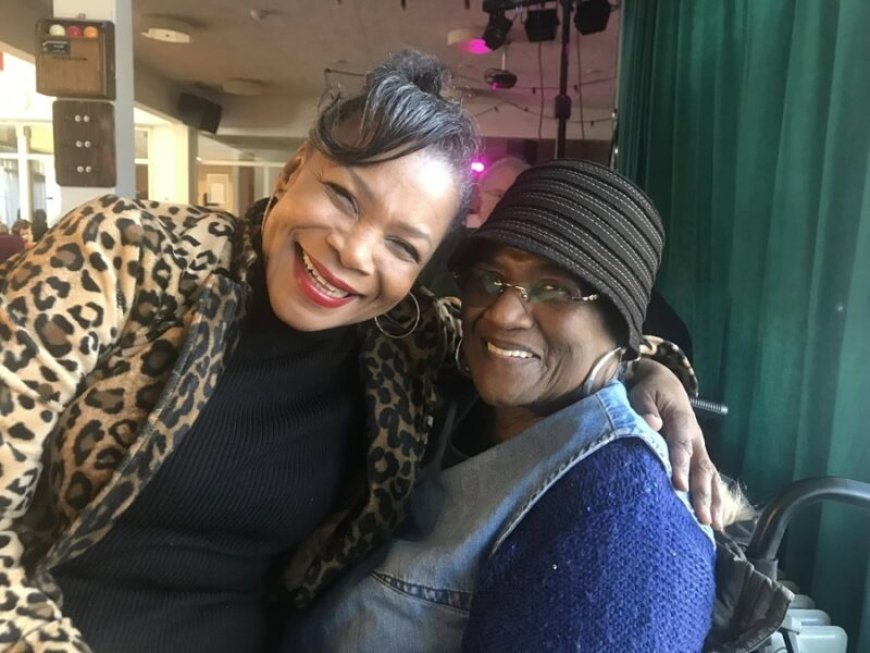 Zangeres Glenda Peters na 38 jaar weer in geboorteland