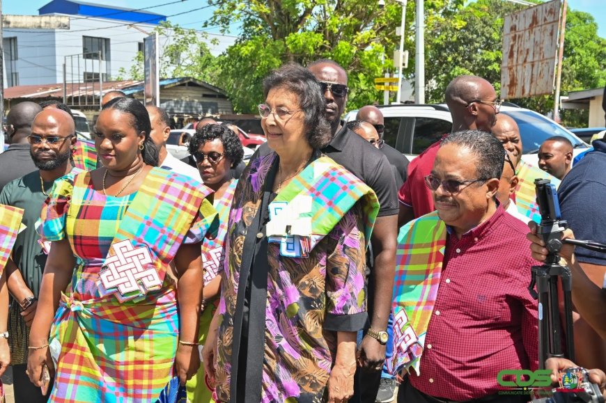 Marrons als voorbeeld voor nationale ontwikkeling