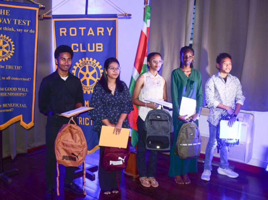 Alexia Moonsam door Rotary Club Paramaribo bekroond tot beste VOJ-leerling van 2025