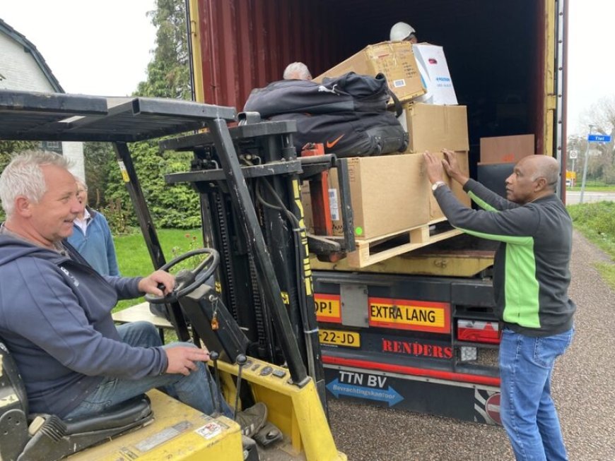 Medische hulpgoederen en schoolmeubilair in elfde container Vrienden van Suriname
