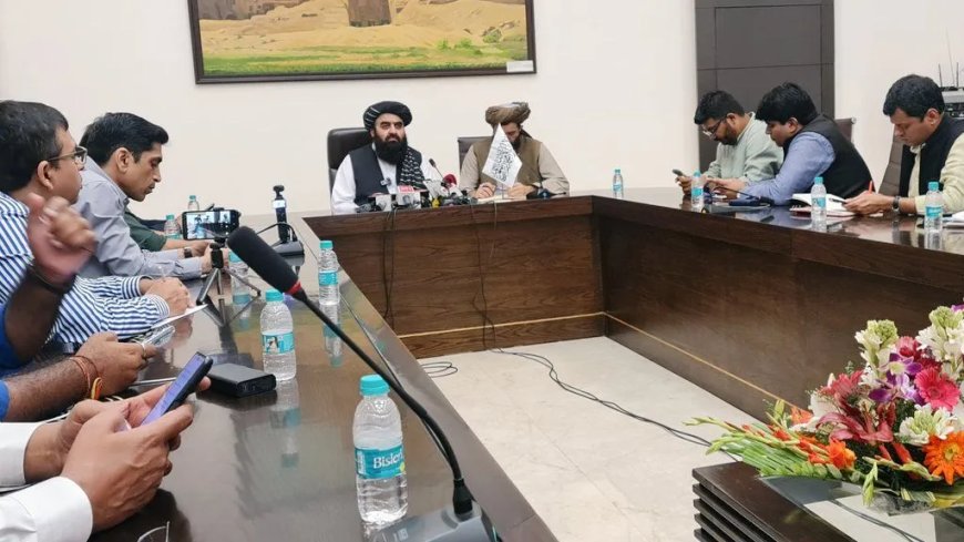 Taliban staat geen vrouwen toe tijdens persconferentie in India: ‘Onacceptabel’