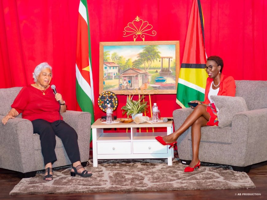 Cynthia McLeod leest voor op Surinaamse culturele dag in Georgetown